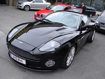 aston_martin_v1.jpg (30721 Byte)