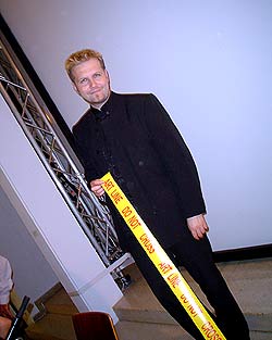 scene13.jpg (15172 Byte)